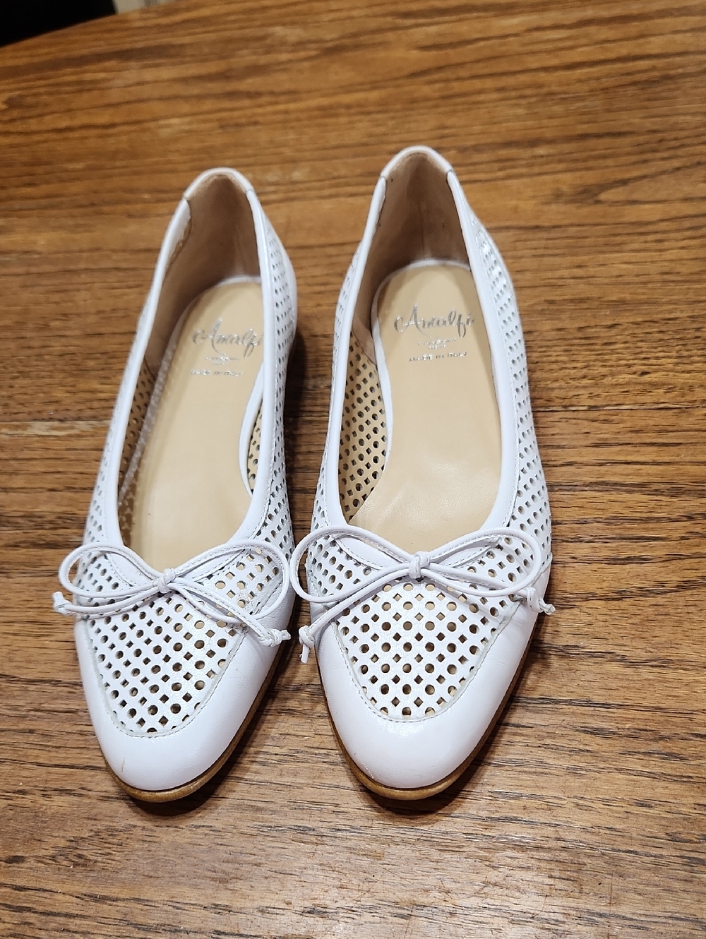Amalfi By Rangoni White Flats Size 7.5N